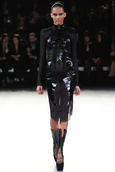Look 27